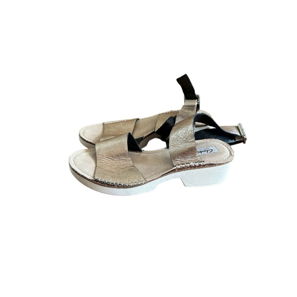 Clarks Narrative Leather 10.5 M Gold Wedge Ankle Strap‎ Sandals Open Toe
